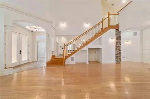Living - 16638 N Highway 329, Reddick, FL 32686 photo 2 of 4