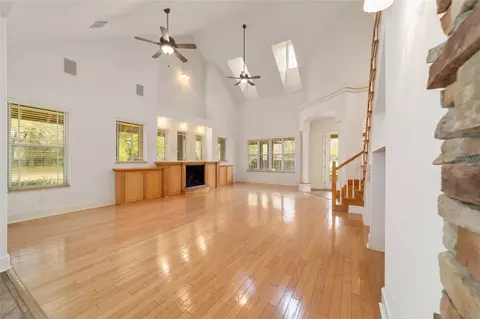 Living - 16638 N Highway 329, Reddick, FL 32686 photo 3 of 4