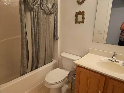 Bath - 6925 Hemlock Rd, Ocala, FL 34472 photo 1 of 3