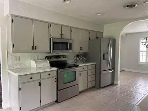 Kitchen - 3829 SE 17th St, Ocala, FL 34471 photo 2 of 4