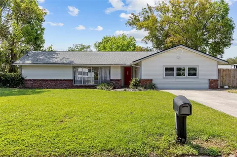 Exterior - 2130 NE 9th St, Ocala, FL 34470 photo 2 of 11