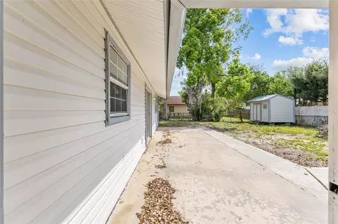 Exterior - 2130 NE 9th St, Ocala, FL 34470 photo 4 of 11