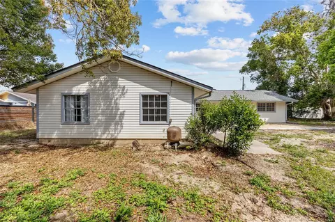 Exterior - 2130 NE 9th St, Ocala, FL 34470 photo 9 of 11