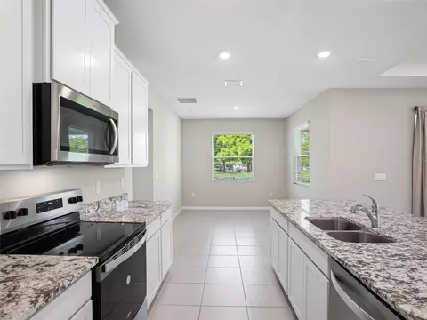 Kitchen - 4982 NW 39th Loop, Ocala, FL 34482 photo 3 of 4