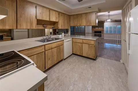 Kitchen - 1720 NE 38 Ave, Ocala, FL 34470 photo 3 of 5