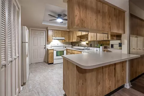 Kitchen - 1720 NE 38 Ave, Ocala, FL 34470 photo 1 of 5