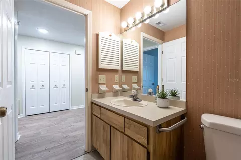Bath - 1720 NE 38 Ave, Ocala, FL 34470 photo 5 of 5