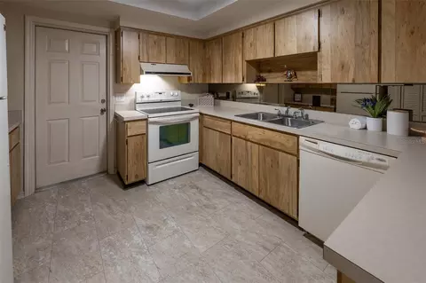 Kitchen - 1720 NE 38 Ave, Ocala, FL 34470 photo 2 of 5