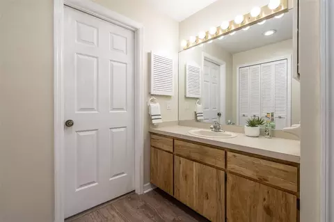 Bath - 1720 NE 38 Ave, Ocala, FL 34470 photo 1 of 5