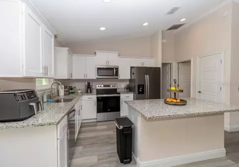 Kitchen - 14 Hemlock Loop Ct, Ocala, FL 34472 photo 2 of 3
