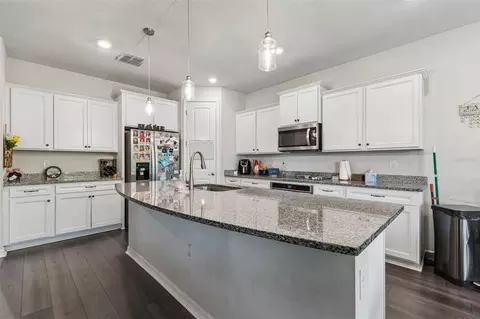 Kitchen - 7604 Pool Compass Loop, Wesley Chapel, FL 33545 photo 3 of 8