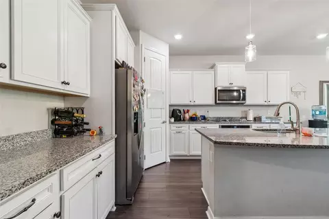 Kitchen - 7604 Pool Compass Loop, Wesley Chapel, FL 33545 photo 6 of 8