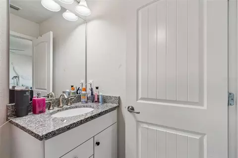 Bath - 7604 Pool Compass Loop, Wesley Chapel, FL 33545 photo 3 of 7