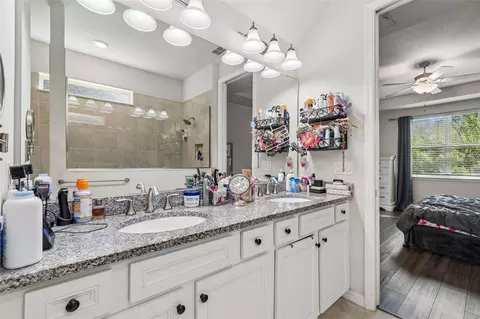 Bath - 7604 Pool Compass Loop, Wesley Chapel, FL 33545 photo 6 of 7