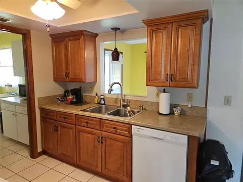 Kitchen - 11087 SW 77th Ct, Ocala, FL 34476 photo 2 of 4