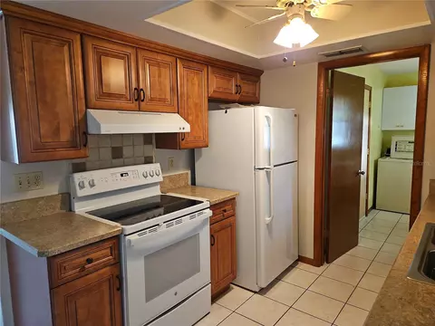 Kitchen - 11087 SW 77th Ct, Ocala, FL 34476 photo 3 of 4