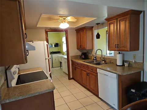 Kitchen - 11087 SW 77th Ct, Ocala, FL 34476 photo 1 of 4