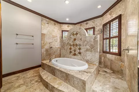 Bath - 678 SE 47th Loop, Ocala, FL 34480 photo 3 of 7