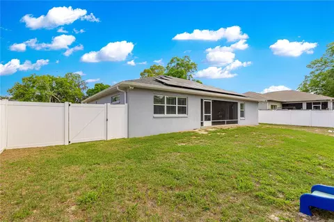 Exterior - 2644 NE 25th St, Ocala, FL 34470 photo 6 of 7