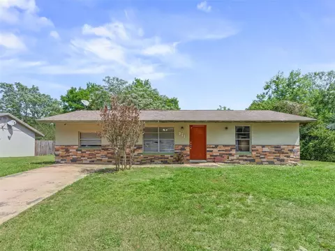 911 Jacaranda Dr, Lady Lake, FL 32159