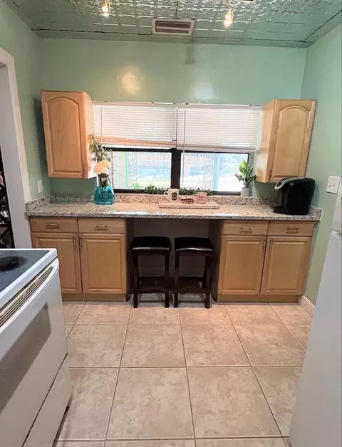Kitchen - 2131 NE 3rd St, Ocala, FL 34470 photo 1 of 2