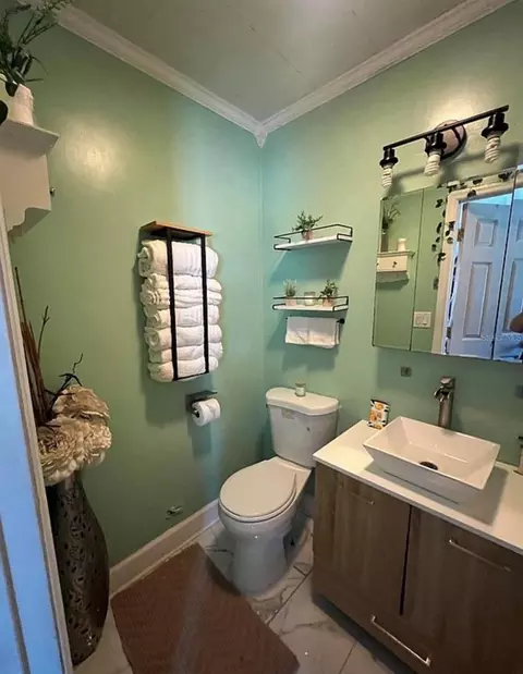 Bath - 2131 NE 3rd St, Ocala, FL 34470 photo 2 of 6