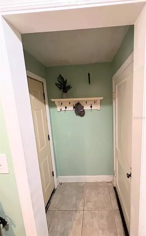Entry Way - 2131 NE 3rd St, Ocala, FL 34470 photo 3 of 3