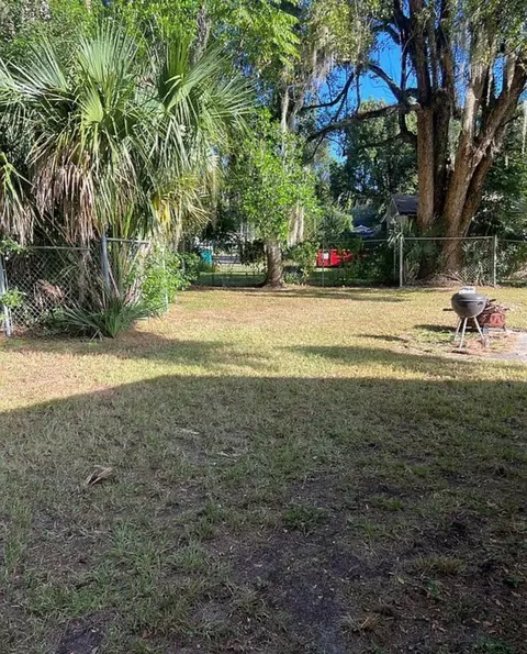 Exterior - 2131 NE 3rd St, Ocala, FL 34470 photo 9 of 13