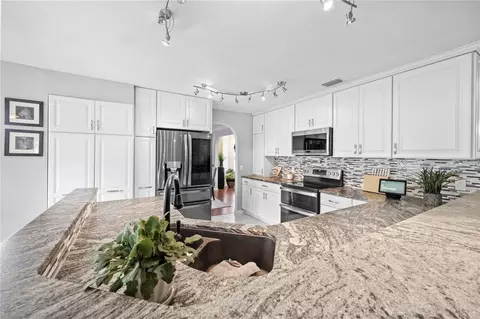 Kitchen - 1623 SE 29th Ter, Ocala, FL 34471 photo 2 of 5