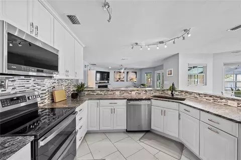 Kitchen - 1623 SE 29th Ter, Ocala, FL 34471 photo 4 of 5