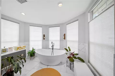 Bath - 1623 SE 29th Ter, Ocala, FL 34471 photo 1 of 9