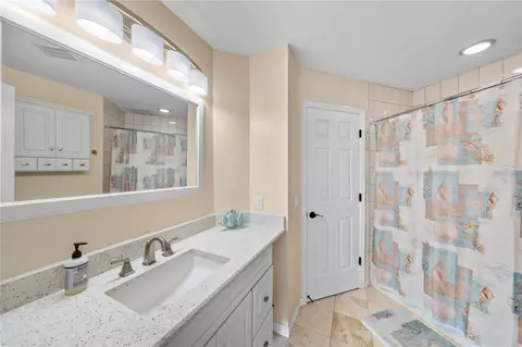 Bath - 1623 SE 29th Ter, Ocala, FL 34471 photo 3 of 9
