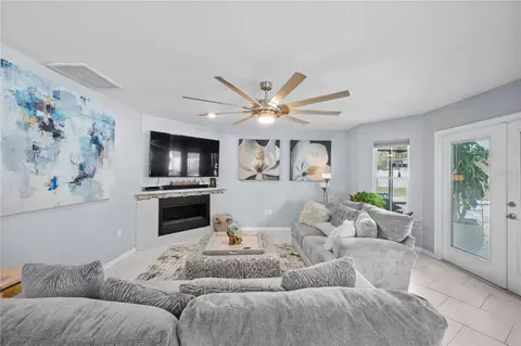 Living - 1623 SE 29th Ter, Ocala, FL 34471 photo 2 of 4