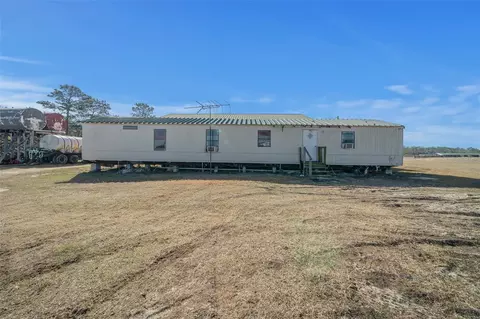 Exterior - 12451 NE 20th St, Williston, FL 32696 photo 6 of 9