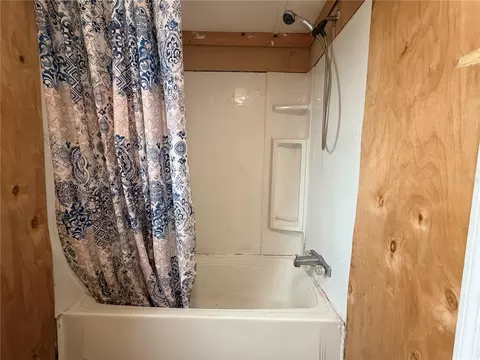 Bath - 12451 NE 20th St, Williston, FL 32696 photo 6 of 10