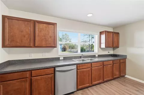 Kitchen - 42 Sunrise Dr, Ocala, FL 34472 photo 4 of 6