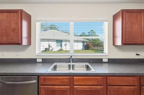 Kitchen - 42 Sunrise Dr, Ocala, FL 34472 photo 6 of 6