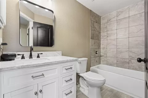 Bath - 42 Sunrise Dr, Ocala, FL 34472 photo 2 of 6