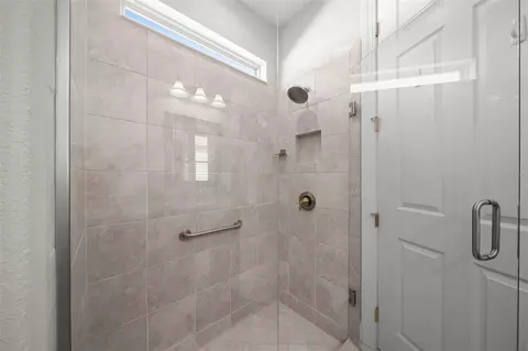 Bath - 9637 SW 63rd Loop, Ocala, FL 34481 photo 3 of 4