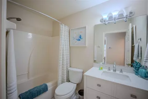 Bath - 8037 SW 81st Loop, Ocala, FL 34476 photo 3 of 6