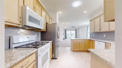 Kitchen - 7935 SW 89th Ter, Ocala, FL 34481 photo 7 of 7