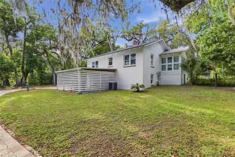 Exterior - 923 NE 2nd St, Ocala, FL 34470 photo 7 of 9