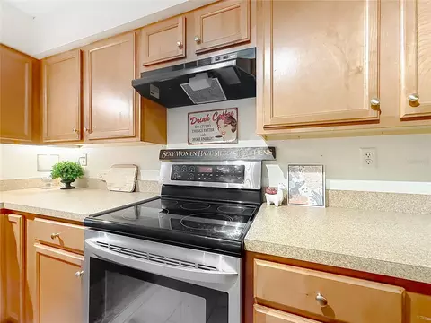 Kitchen - 3301 SE 34th St, Ocala, FL 34471 photo 4 of 6