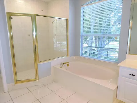 Bath - 1203 SE 49th Ave, Ocala, FL 34471 photo 3 of 9