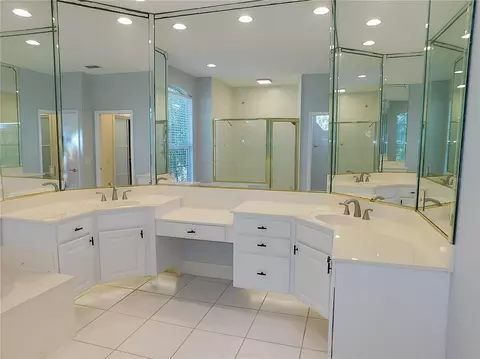 Bath - 1203 SE 49th Ave, Ocala, FL 34471 photo 2 of 9
