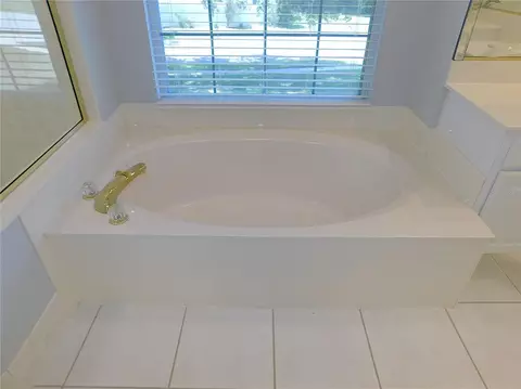 Bath - 1203 SE 49th Ave, Ocala, FL 34471 photo 5 of 9