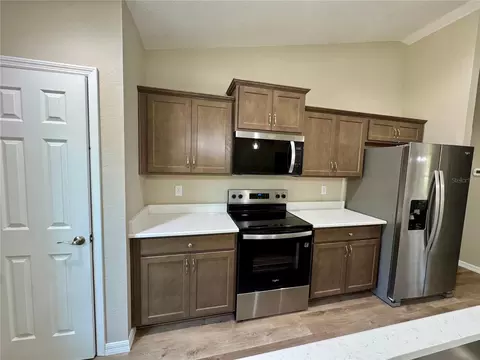 Kitchen - 1540 E Artesian Ln, Dunnellon, FL 34434 photo 2 of 3