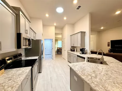 Kitchen - 9832 SW 46th Ct, Ocala, FL 34476 photo 6 of 7