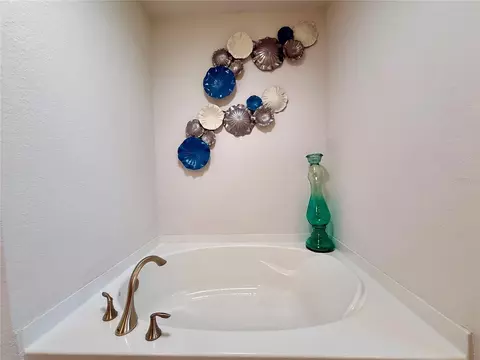 Bath - 9832 SW 46th Ct, Ocala, FL 34476 photo 4 of 9