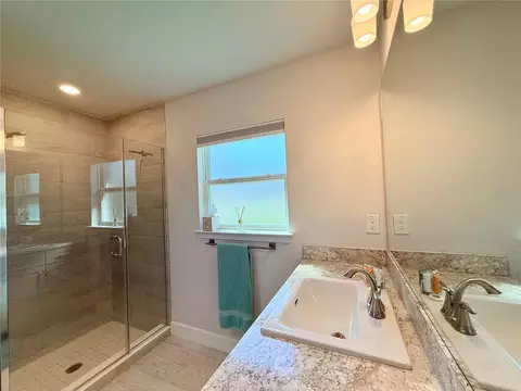 Bath - 9832 SW 46th Ct, Ocala, FL 34476 photo 5 of 9